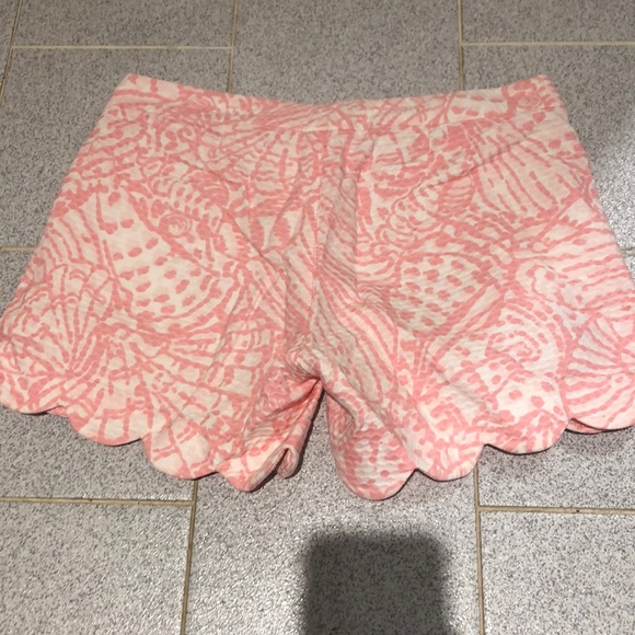 Lily Pulitzer butter cup shorts - Picture 2 of 4